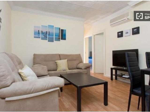 Amplia habitación con cama doble en alquiler en Getafe