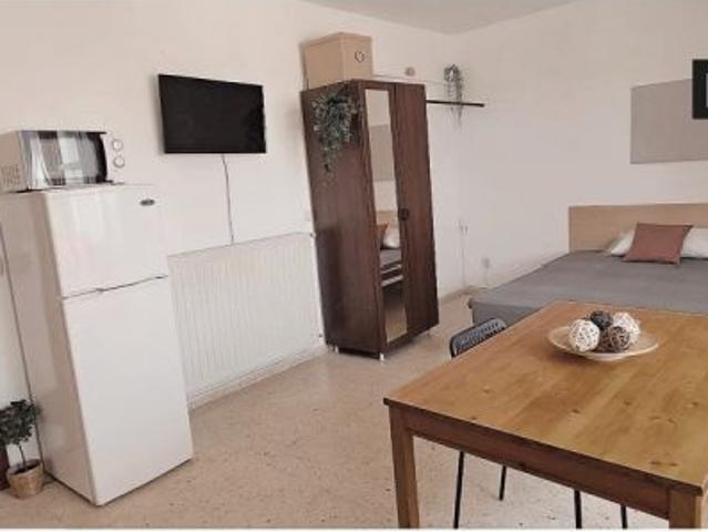 Amplia habitación con cama doble en alquiler en Puente de Vallecas