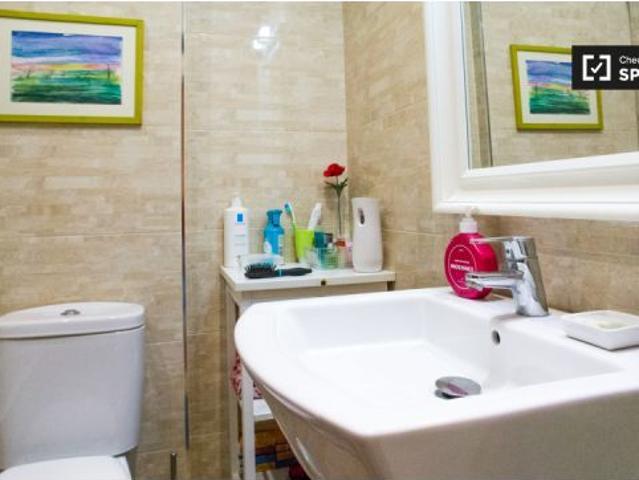 Amplia habitación con armario independiente en el apartamento de 3 dormitorios, Abando