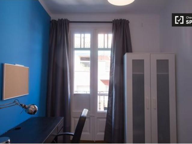 Amplia habitación con armario independiente en el apartamento de 4 dormitorios, Poble Sec