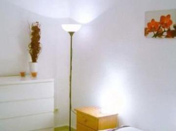 Amplia habitación con estanterías en un apartamento de 3 dormitorios, Carabanchel