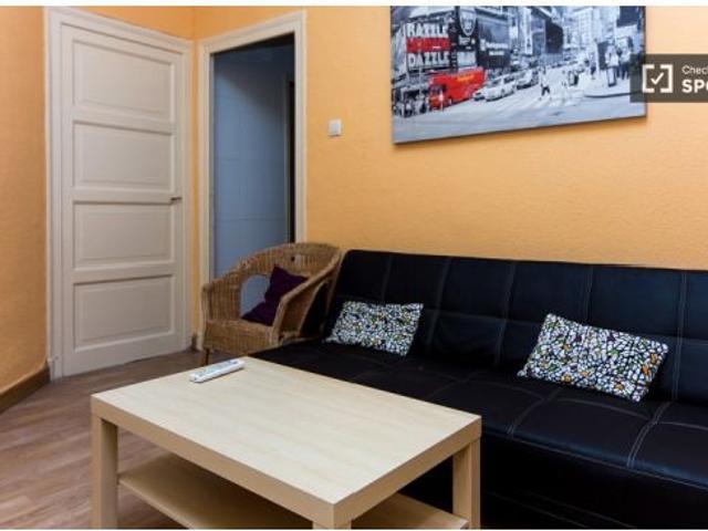 Amplia habitación con escritorio en el departamento compartido, Puerta del Sol