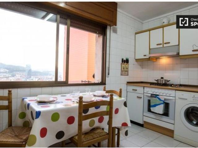 Amplia habitación con parejas permitidas en apartamentos de 3 habitaciones, Uribarri