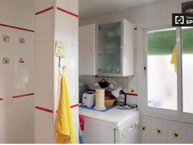 Amplia habitación con parejas permitidas en un apartamento de 4 habitaciones, Carabanchel