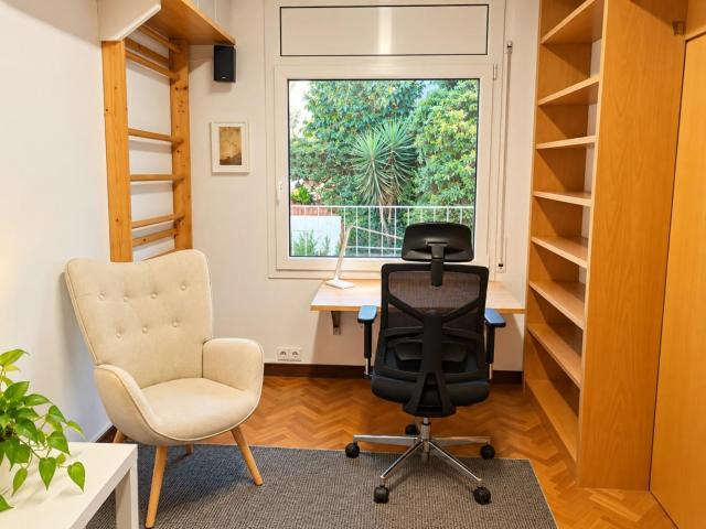 Amplia habitación de 24 m con dormitorio y estudio independientes, El Putxet, Barcelona