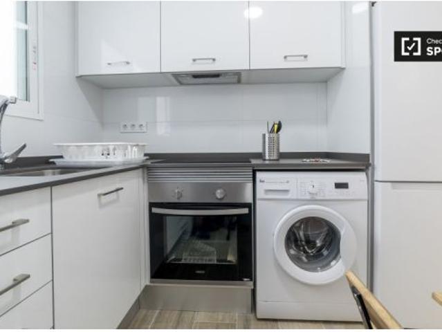Amplia habitación en un apartamento de 4 dormitorios en Benimaclet