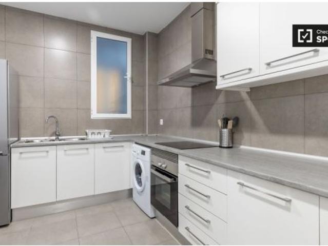 Amplia habitación en un apartamento de 5 dormitorios en L' Eixample