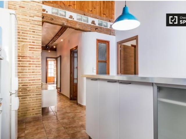 Amplia habitación en alquiler en apartamento de 4 dormitorios en Extramurs
