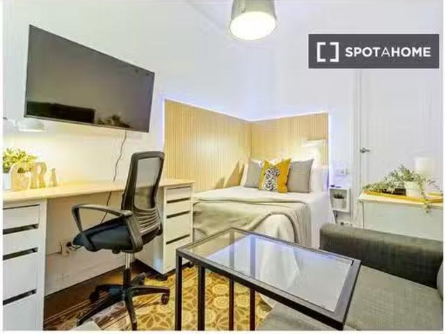 Amplia habitación en alquiler en Eixample, Barcelona