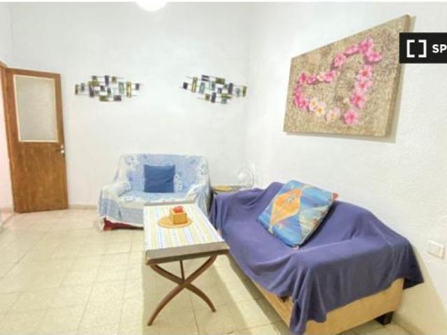 Amplia habitación en piso de 4 dormitorios en Málaga