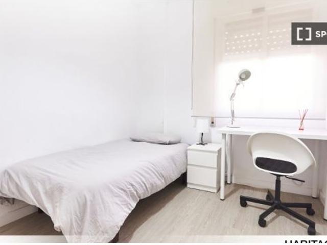 Amplia habitación en Sevilla