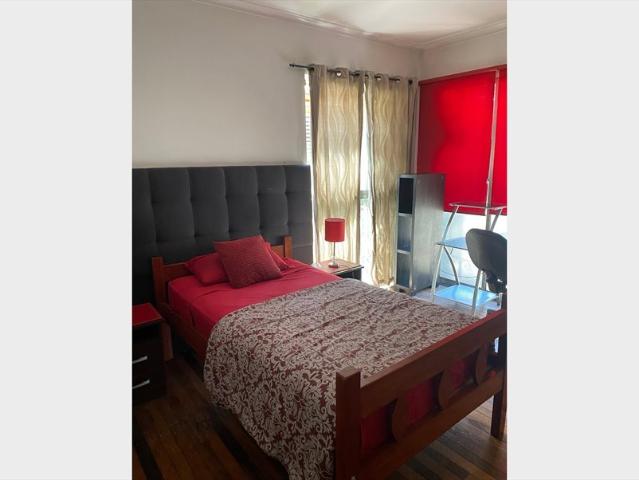 Amplia habitación individual en gran casona