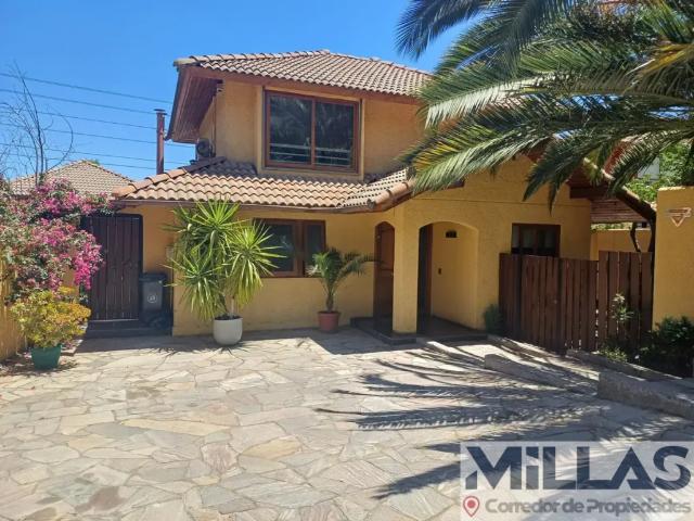 Amplia, luminosa y remodelada casa en huechuraba