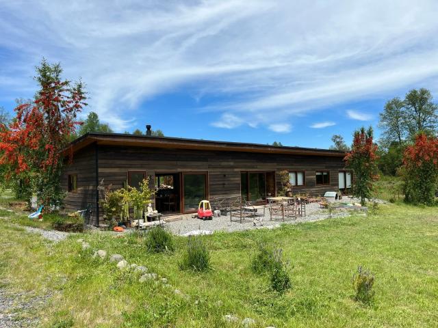 Amplia, Moderna y con Vista al Volcán /Casa en Arriendo en Los Riscos / 3D 2B