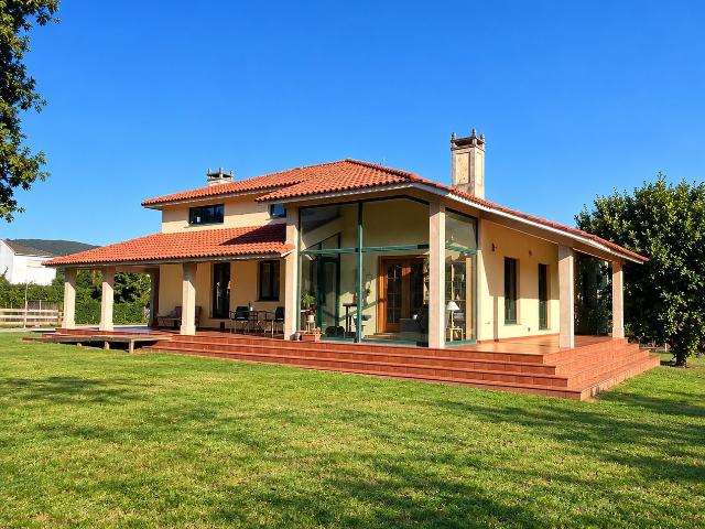 Amplia propiedad con 410 m² y 2.800 m² de terreno cerca de l. 400m² Valdoviño
