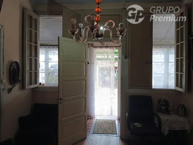 Amplia propiedad con 2 viviendas, gran patio San Bernardo | 6 dormitorios por 300000. 00 en San Bernardo