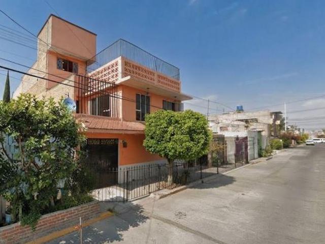 AMPLIA PROPIEDAD DE 5 RECÁMARAS Y 230 M² EN NEZAHUALCÓYOTL TGLJ35
