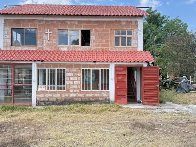 Amplia Propiedad en Venta con 2 Casas y 1,605 m² de Terreno en Epitacio Huerta