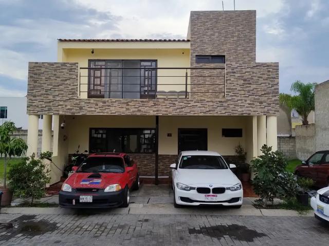 Amplia Residencia, casa en venta en el fraccionamiento valle de las flores en Tlajomulco de Zúñiga