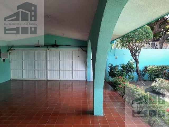Amplia residencia en venta