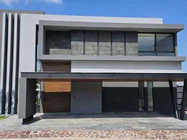 Amplia residencia en Venta en Altozano, Querétaro