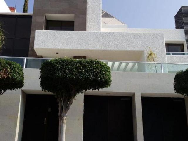 AMPLIA RESIDENCIA EN VENTA EN FRACC. LOMA DORADA, QUERETARO QRO