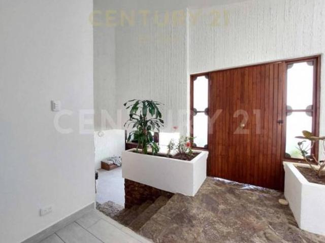 Amplia Residencia en Venta Fraccionamiento El Mirador La Calera