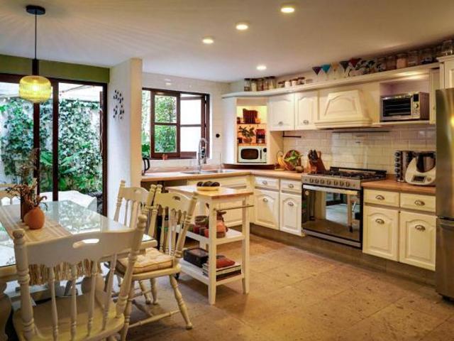 Amplia Residencia renovada en Condominio en Francisco Sosa, Coyoacán