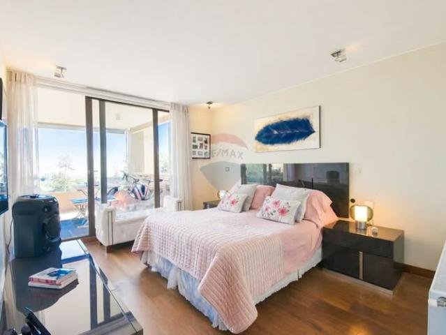 Amplia terraza sector tranquilo s. Carlos | 4 dormitorios por 17900.00 en Las Condes