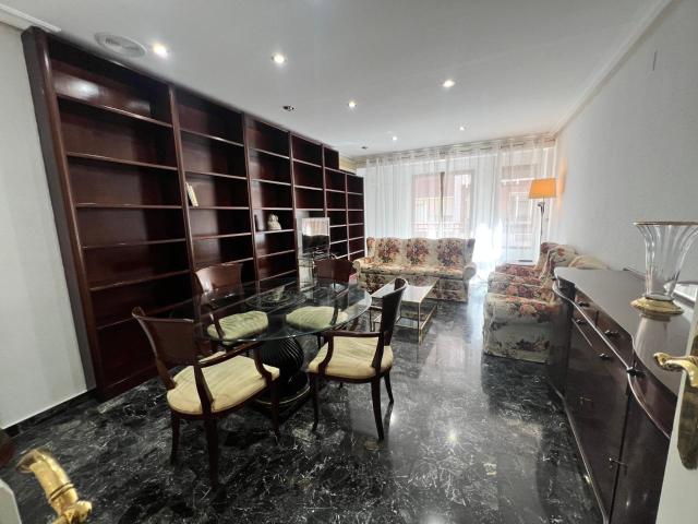 Amplia vivienda con ascensor y plaza de parking