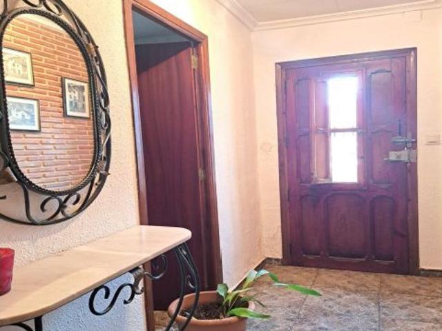 Amplia vivienda con gran patio en Campo Arcis