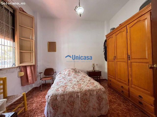 ? Amplia vivienda con gran patio interior y gran potencial junto a Teatinos