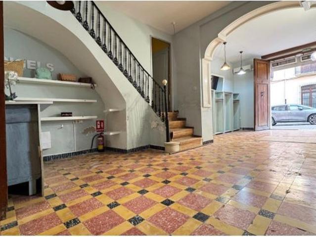 Amplia vivienda con patio y múltiples posibilidades en pleno centro de Pego