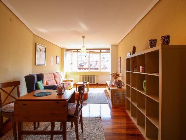 AMPLIA VIVIENDA CON PLAZA DE GARAJE EN EL CENTRO DE MALIAÑO