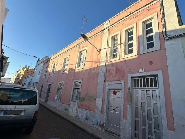 Amplia vivienda con suelo urbano en Arucas