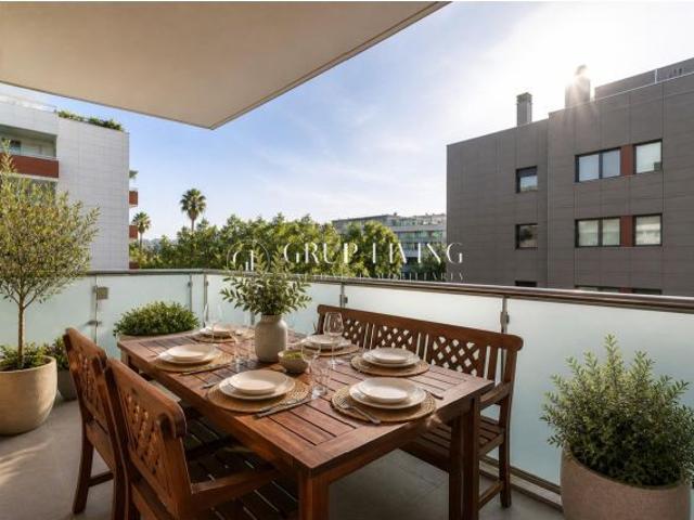 AMPLIA VIVIENDA CON TERRAZA, EN LA PLANA DE SITGES