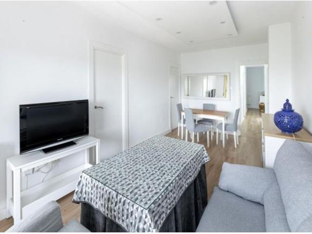 Amplia vivienda con terraza y vistas al Parque García Lorca