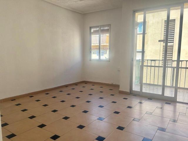 Amplia vivienda con trastero y dos balcones en El Cabanyal