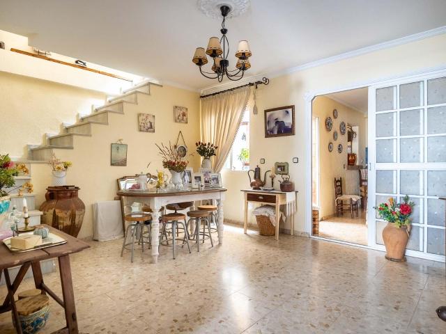 Amplia vivienda adosada a 10 minutos del centro de Sevilla