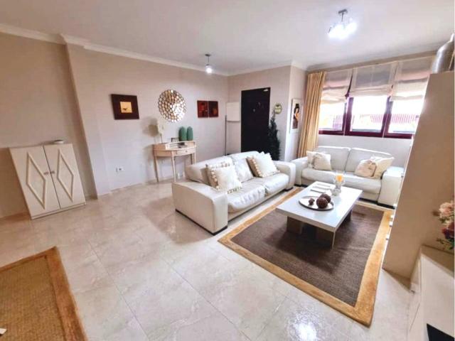 Amplia vivienda adosada, amueblada, cerca del mar, en La Estrella, Telde | Alquiler