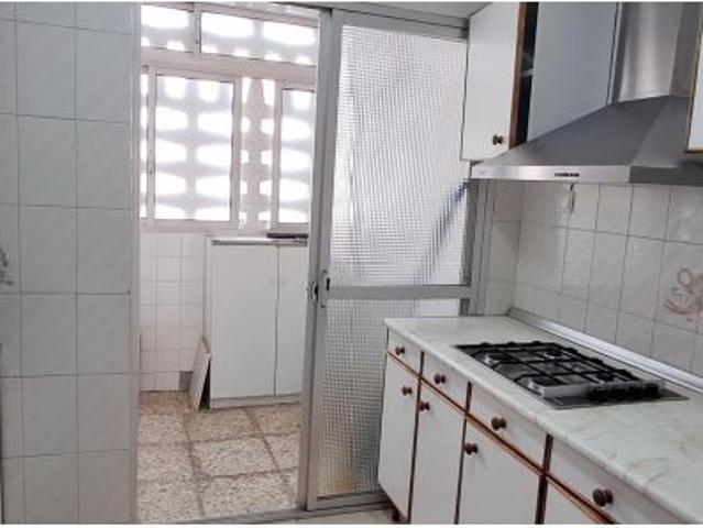 AMPLIA VIVIENDA DE 4 DORMITORIOS Y 2 BAÑOS. MEJOR PRECIO DE ZONA