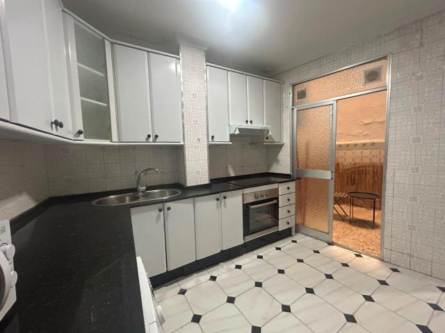 AMPLIA VIVIENDA DE 4 DORMITORIOS ZONA PLAZA DE ESPAÑA