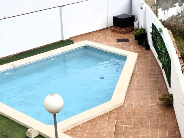 Amplia vivienda de 4 dormitorios con piscina en Villafranqueza – Alicante