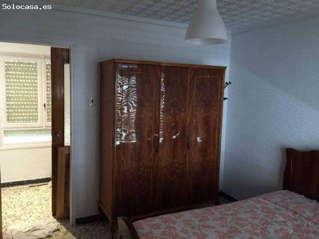 AMPLIA VIVIENDA DE CUATRO DORMITORIOS TODO EXTERIOR