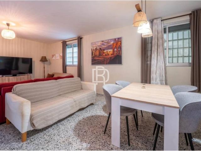 AMPLIA VIVIENDA DE TRES PLANTAS CON TERRAZAS Y MULTIPLES POSIBILIDADES EN ICOD DEL ALTO