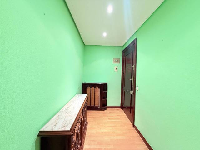 Amplia vivienda en Calle Doctor Gómez Ulla