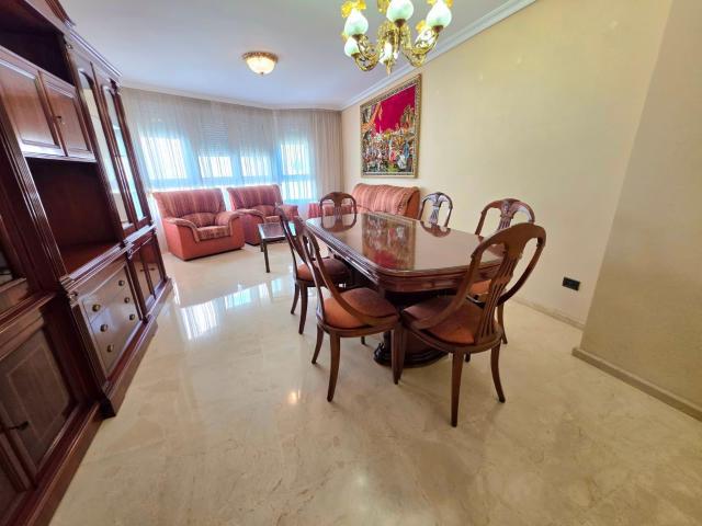 Amplia Vivienda en Alquiler con Terraza en Castellón