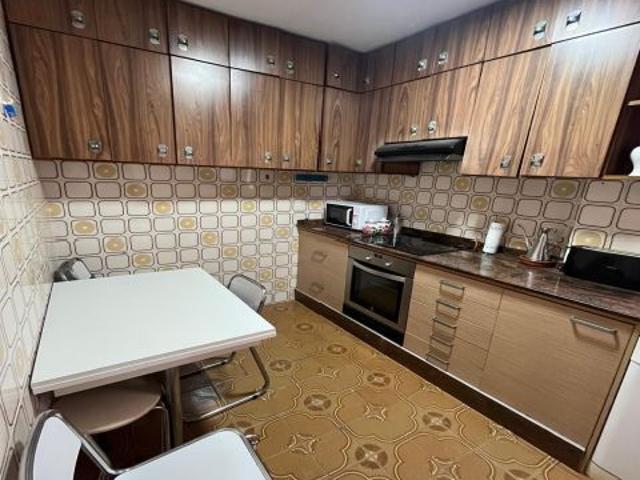 AMPLIA VIVIENDA EN AVENIDA PRINCIPAL DE MELIANA CON 2 PLAZAS DE GARAJE