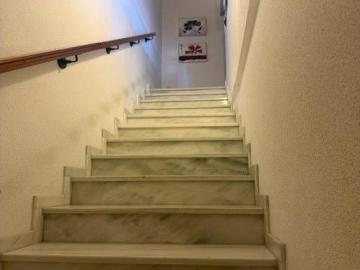 AMPLIA VIVIENDA EN EL CENTRO DE POSADAS CON 3 DORMITOIROIS, 2 BAÑOS y ESPECTACULAR TERRAZA SOLARIUM