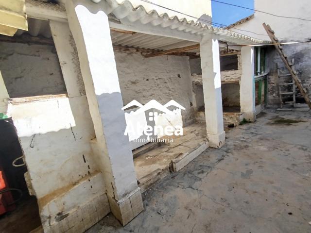 AMPLIA VIVIENDA EN LA RODA